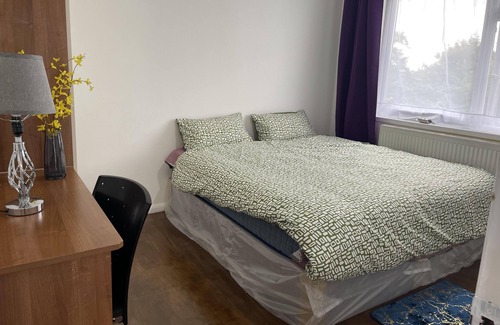 Heathrow Villages Apartment | Charming 2-Bed Apartment in Heathrow first floor