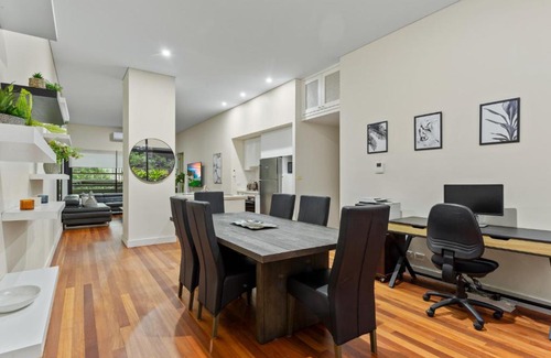 Stanmore Apartment | Charming 2-Bed Apartment With a Balcony