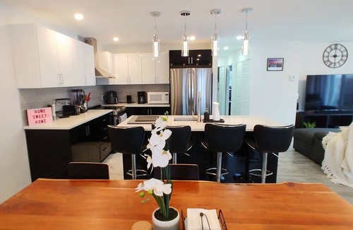 Vaudreuil Apartment | Charming 2-bedroom apartment with WiFi and AC in wonderful Vaudreuil-Dorion