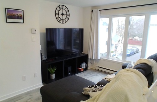 Vaudreuil Apartment | Charming 2-bedroom apartment with WiFi and AC in wonderful Vaudreuil-Dorion