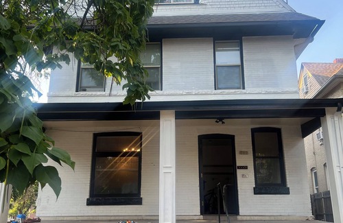 Uptown Condo | Charming 2-Bed Condo Minutes to Downtown Denver, Dining & Entertainment