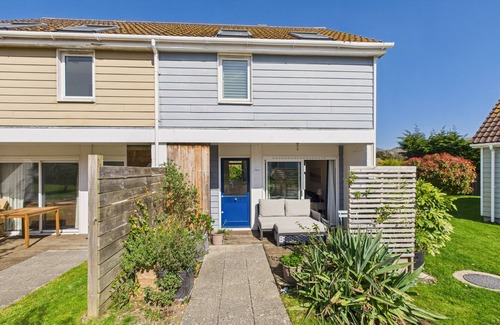 Yarmouth Ski Chalet | Charming 2-Bed Family Cottage Your West Bay Retreat
