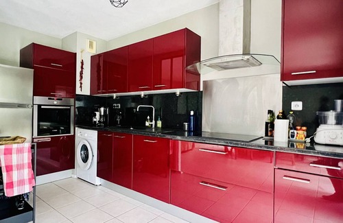 Cambo-les-Bains Apartment | Charming 2-Bed Apt in Cambo-les-Bains - WiFi, Terrace, Parking, Pet-Friendly