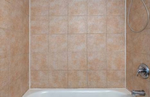 Near South Side Condo | Charming 2-bed Garden condo in beautiful Chicago + WiFi, AC, & private parking