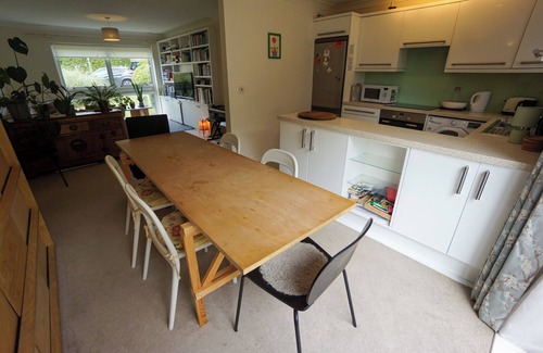 East Finchley House | Charming 2-Bed House near Hampstead Heath + Garden