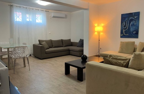 Saronikos Apartment | Charming 2-bedroom apartment with WiFi, AC in lovely Kalyvia Thorikou