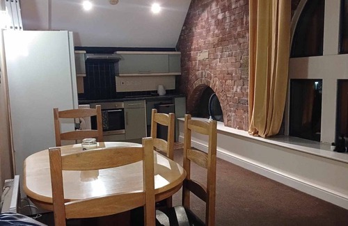 Huddersfield Apartment | Charming 2 Bed Mezzanine Apartment