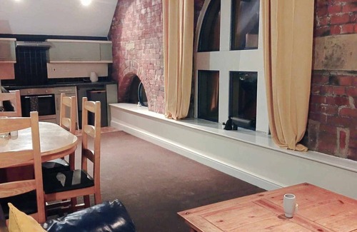 Huddersfield Apartment | Charming 2 Bed Mezzanine Apartment