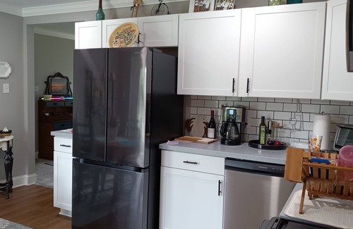 Grand Island House | Charming 2-bedroom house in delightful Grandyle Village with AC