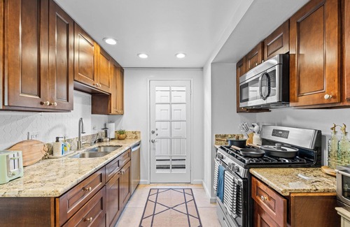 Huntington Beach House | Charming 2-bedroom house in Huntington Beach with AC, WiFi