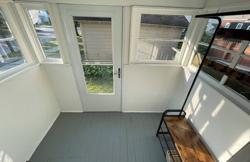 Saratoga Springs House | Charming 2-bedroom house just steps to racetrack