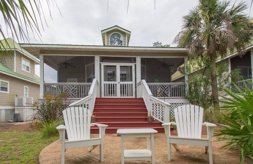 Saint Helena Island Cottage | Charming 2-Bed Cottage w/ golf cart & direct views of Ocean Creek Golf Course
