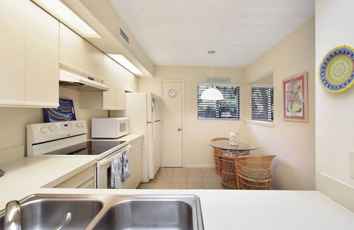 St. Simons Island Condo | Charming, 2-bedroom 2-bath condo in enjoyable St. Simons Island