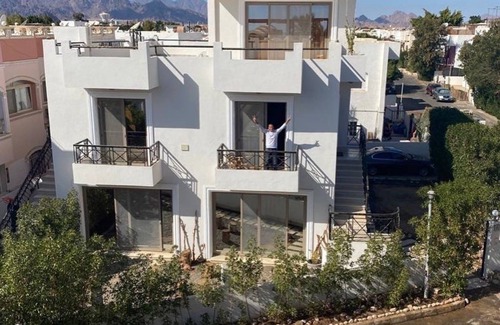 El Hadaba Apartment | Charming 2 Bedroom Apartment 5 minutes walking to the beach