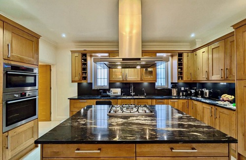 Golders Green House | Charming 2-Bedroom Retreat in London