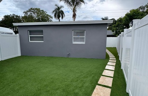 Edgewood House | Charming 2-bedroom house with Wi-Fi, AC in fabulous Fort Lauderdale