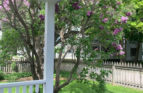 Mackinac Island State Park Cottage | Charming 2-bedroom cottage in lovely Mackinac Island with WiFi
