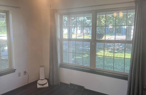 South Milwaukee Condo | Charming 2-bedroom condo in peaceful South Milwaukee with AC