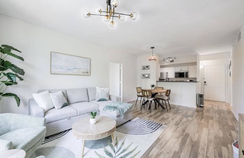 Grandview Heights Bed & Breakfast | Charming 2-bedroom in fabulous City Place West Palm Beach AC- WiFi