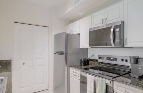Grandview Heights Bed & Breakfast | Charming 2-bedroom in fabulous City Place West Palm Beach AC- WiFi