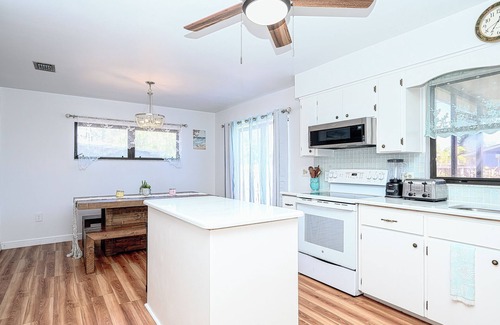 Bonita Springs House | Charming 2 bedroom cottage in the heart of wonderful Bonita Springs Florida