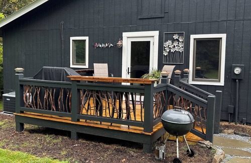 Cedar Mountain House | Charming 2-bedroom house in beautiful Cedar Mountain 4.5 miles to Pretty Place