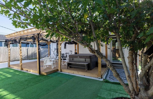 Central City House | Charming 2-bedroom house with WiFi, AC in amazing Corpus Christi