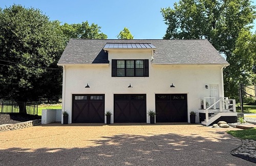 Hendersonville House | Charming 2-bedroom carriage house located in a peaceful, and quiet neighborhood.