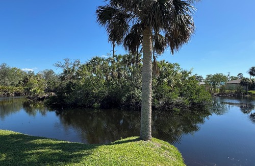 Charlotte Harbor House | Charming 2-bedroom house in Charlotte Harbor, walk to restaurants & shopping