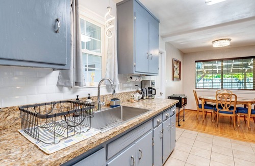 Rancho Cordova House | Charming 2-Bedroom Home with a Dedicated Office and Beautiful Backyard