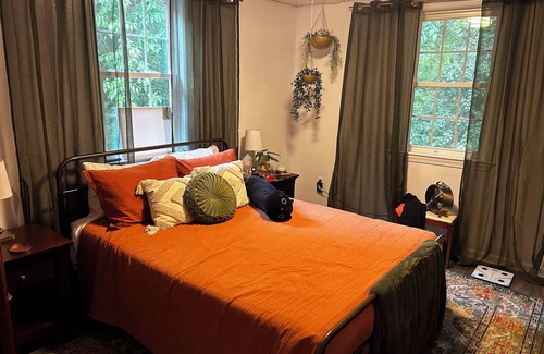 Bowling Green House | Charming 2-bedroom house in Bowling Green with AC