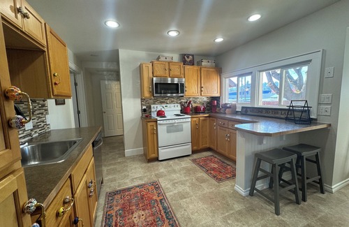 Coeur d'Alene House | Charming 2-bedroom in Gorgeous downtown Coeur d'Alene. 1.3 Miles to Beach!