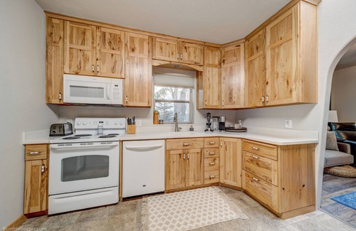 Coeur d'Alene Cottage | Charming 2-bedroom cottage in nice Coeur d'Alene with WiFi, AC & Hot Tub