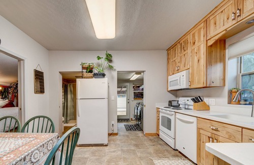 Coeur d'Alene Cottage | Charming 2-bedroom cottage in nice Coeur d'Alene with WiFi, AC & Hot Tub