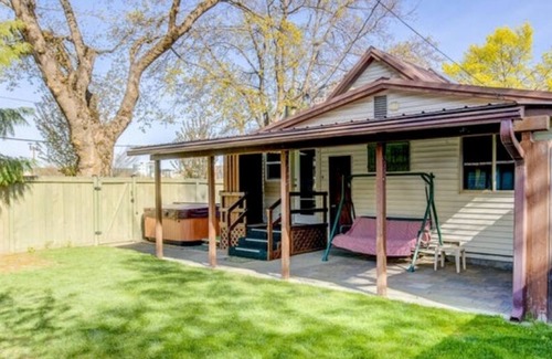 Coeur d'Alene House | Charming 2-bedroom bungalow in the heart of Coeur d'Alene with Hot Tub