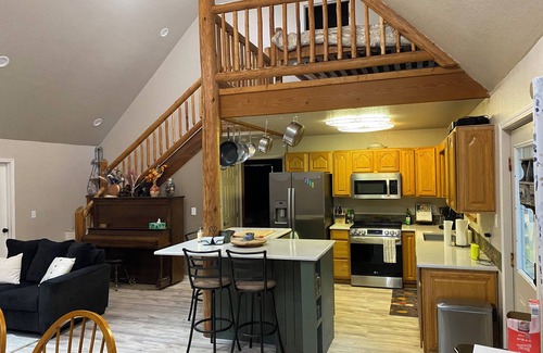Crescent City Condo | Charming 2-bedroom condo in wonderful Crescent City with WiFi