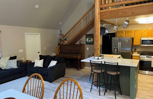 Crescent City Condo | Charming 2-bedroom condo in wonderful Crescent City with WiFi