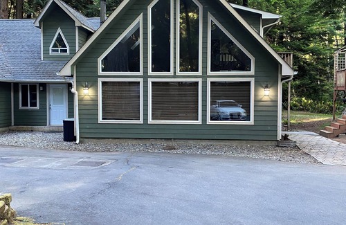 Crescent City Condo | Charming 2-bedroom condo in wonderful Crescent City with WiFi