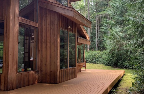 Roche Harbor Cabin | Charming 2-bedroom cabin on private lot near Roche Harbor with Wi-Fi