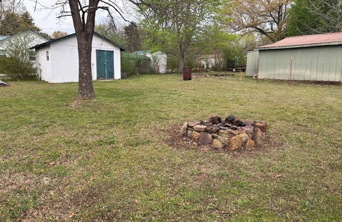 Mountain View House | Charming 2-bedroom Home ~close proximity to the Square~ Awesome Mountain View