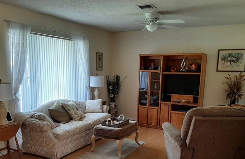 Port Saint Lucie House | Charming 2-bedroom house on ocean access canal in Port St. .Lucie FL