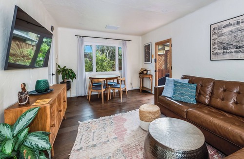 Oak Park Cottage | Charming 2-bedroom cottage in lovely Santa Barbara with WiFi, AC