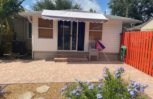 Disston Heights House | Charming 2-bedroom bungalow in serene St. Petersburg with WiFi,