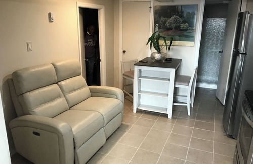 Valley Stream Apartment | Charming 2-bedroom apartment in Pleasant Valley Stream with AC, WiFi