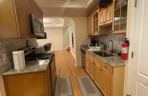 Johns Creek House | Charming 2-bedroom 1 bath, Livingroom, full kitchen, WiFi & AC in Alpharetta.