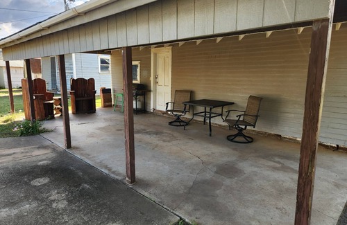 Hennessey House | Charming 2-bedroom, 1 bath house. Patio/Covered Parking. Extra space for parking