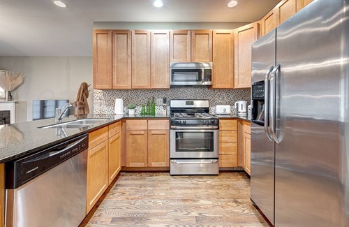 Tri-Taylor Apartment | Charming 2-bedroom 2-bathroom apartment near Downtown Chicago