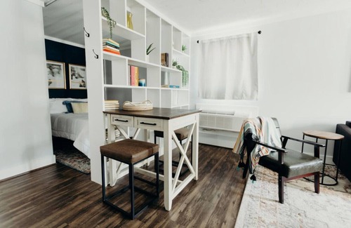 Byrdstown Bed & Breakfast | Charming 2 Bedroom/2 Bath Suite at the Lakeside!