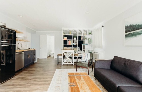 Byrdstown Bed & Breakfast | Charming 2 Bedroom/2 Bath Suite at the Lakeside!