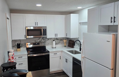 Seminole Villa | Charming 2-bedroom, 2-Bathroom villa in Seminole, 15 minutes near beaches.